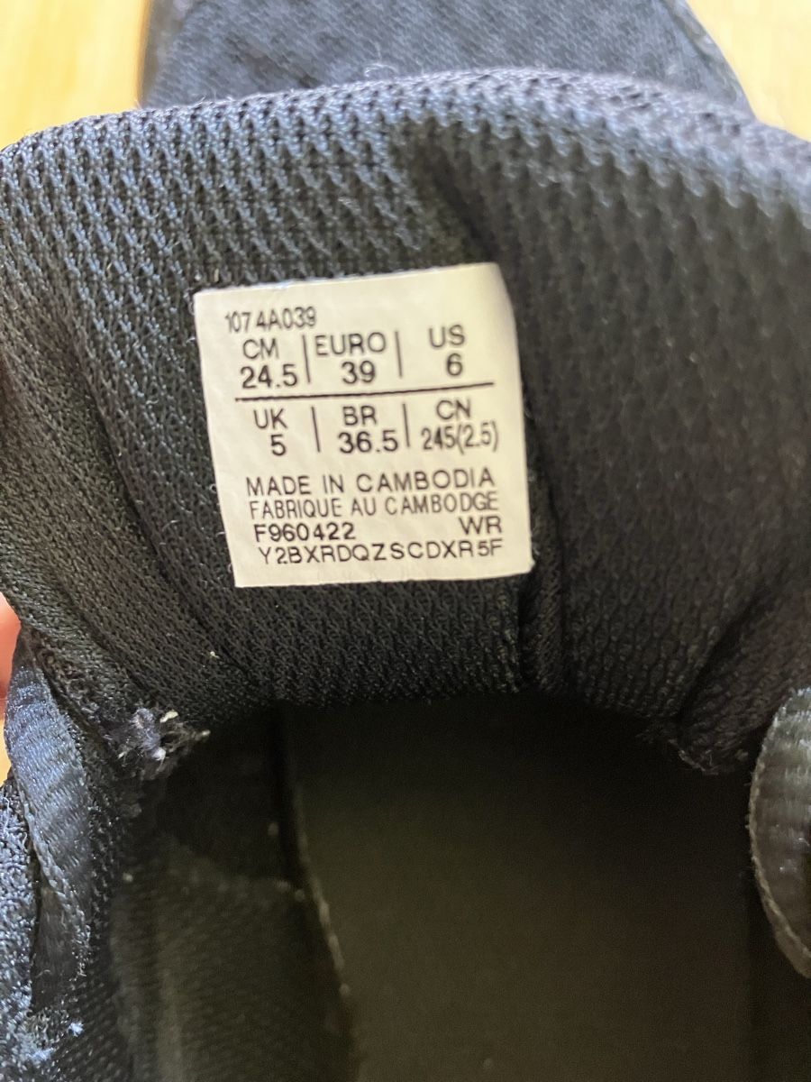 Asics Herrenschuhe: Asics Turnschuhe/Hallenschuhe – Gebraucht aus Köniz von TinaGs 2