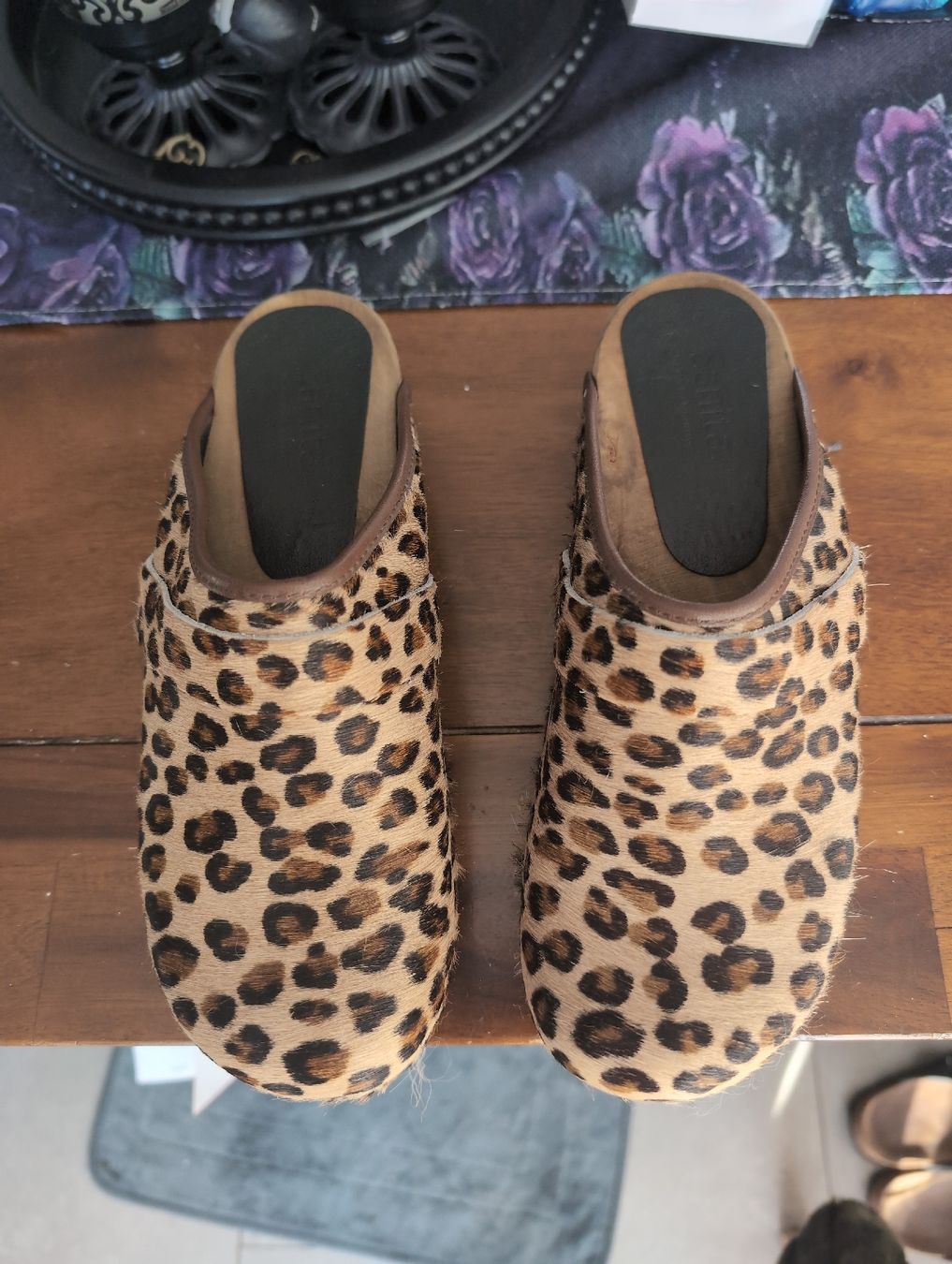 Damenschuhe: Sanita Clogs Leo-Muster Grösse 39  – Gebraucht aus Busswil BE von MissMuffin