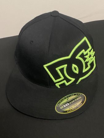 DC Shoes 210 Flexfit Cap – Schwarz/Neongrün (Grösse 6⅞–7¼)