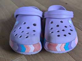  Crocs Gr. 12 (2930)  Lila mit buntem Design 