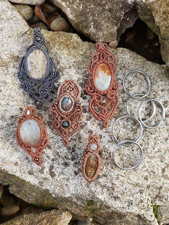 Anhänger: Makramee Schmuck Anhänger (Set) 2 – Gebraucht aus Muttenz von Isi844
