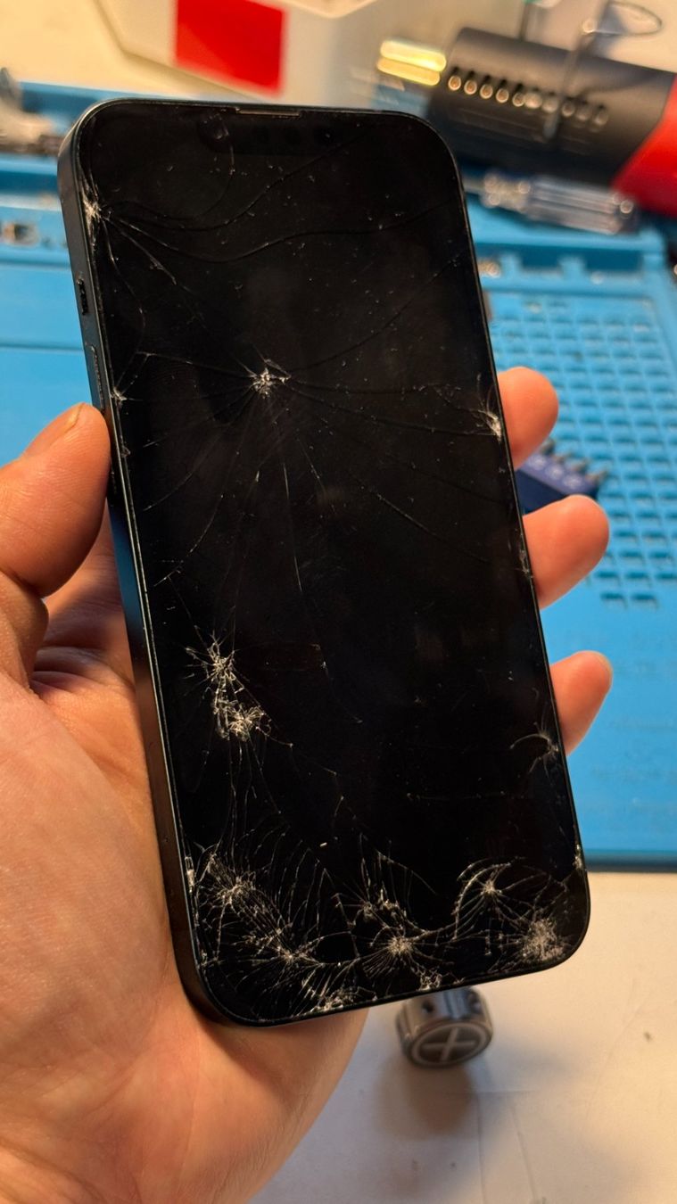 Apple Telefoni cellulari / Smartphones: Écran original iPhone 14 partiellement abîmé – Difettoso da Morges venduto da DA-repa 6