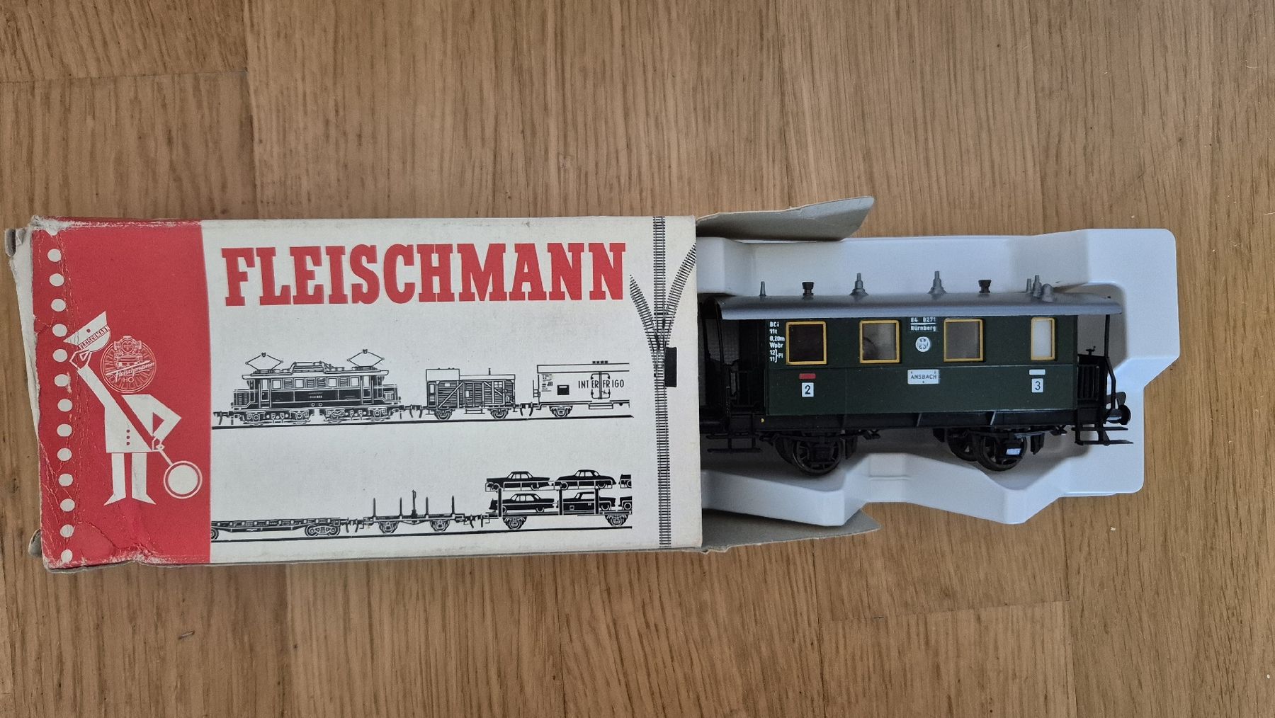 Fleischmann Modellini di ferrovie: Modelleisenbahn Waggon 4x – Nuovo (secondo la descrizione) da Benglen venduto da Janine_25 2