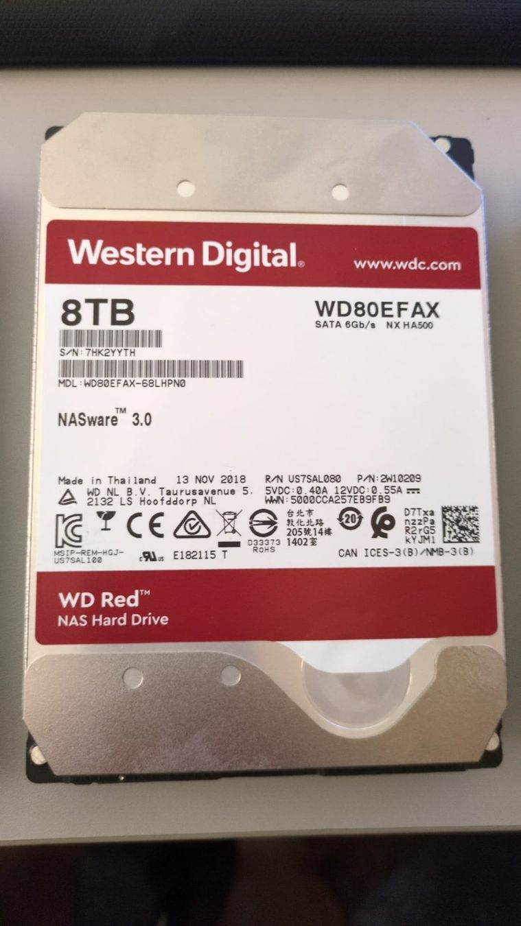 Western Digital Harddisks: WD HDD 8TB WD80EFAX – Gebraucht aus Bözberg von Ombrelino