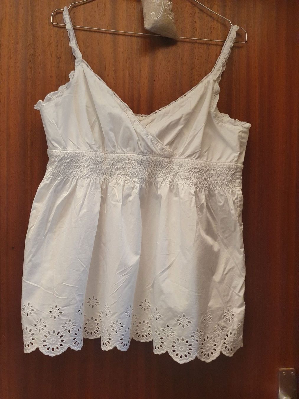 Top: Top in cotone e pizzo di Sangallo – Usato da Davesco-Soragno venduto da dvf_7h6d