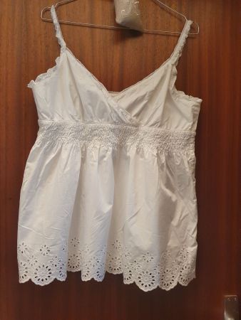 Top in cotone e pizzo di Sangallo