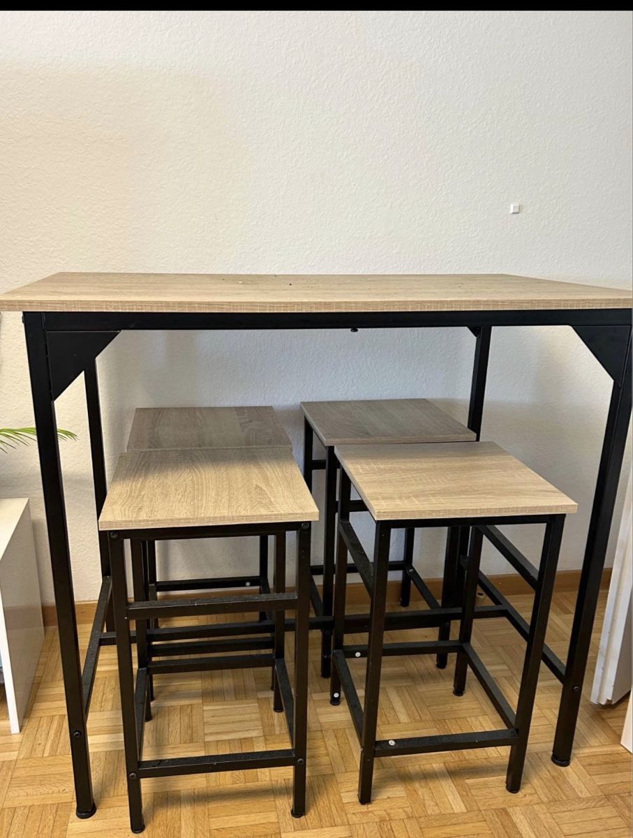 Set di tavolo e panche: Bat Tisch mit 4 Hockern – Usato da Zürich venduto da nun_zfl2