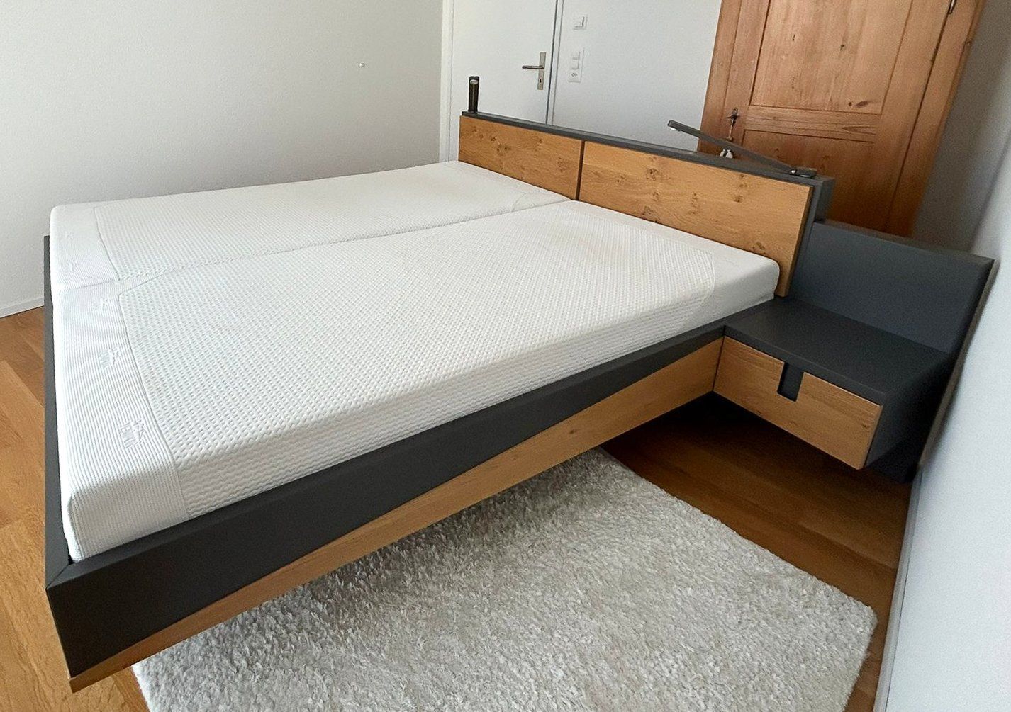 Letti: Kleiderschrank mit Bett und Kopfteil, Eiche/Anthrazit – Usato da Bözberg venduto da the_redsnapper 4