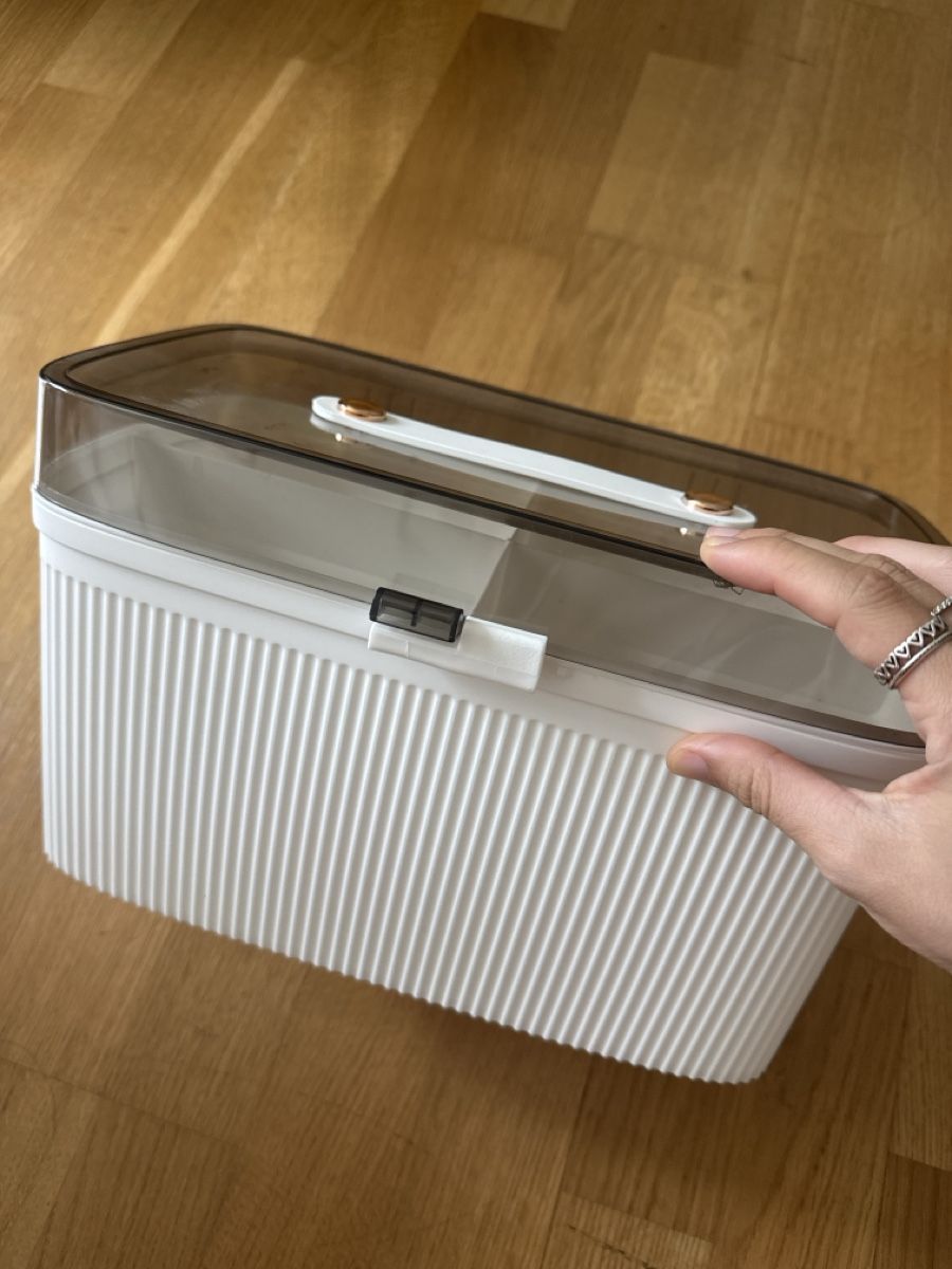 Altro per la casa: White Storage Box with Lid and Compartments - Great! – Nuovo (secondo la descrizione) da Zürich venduto da queennn 2
