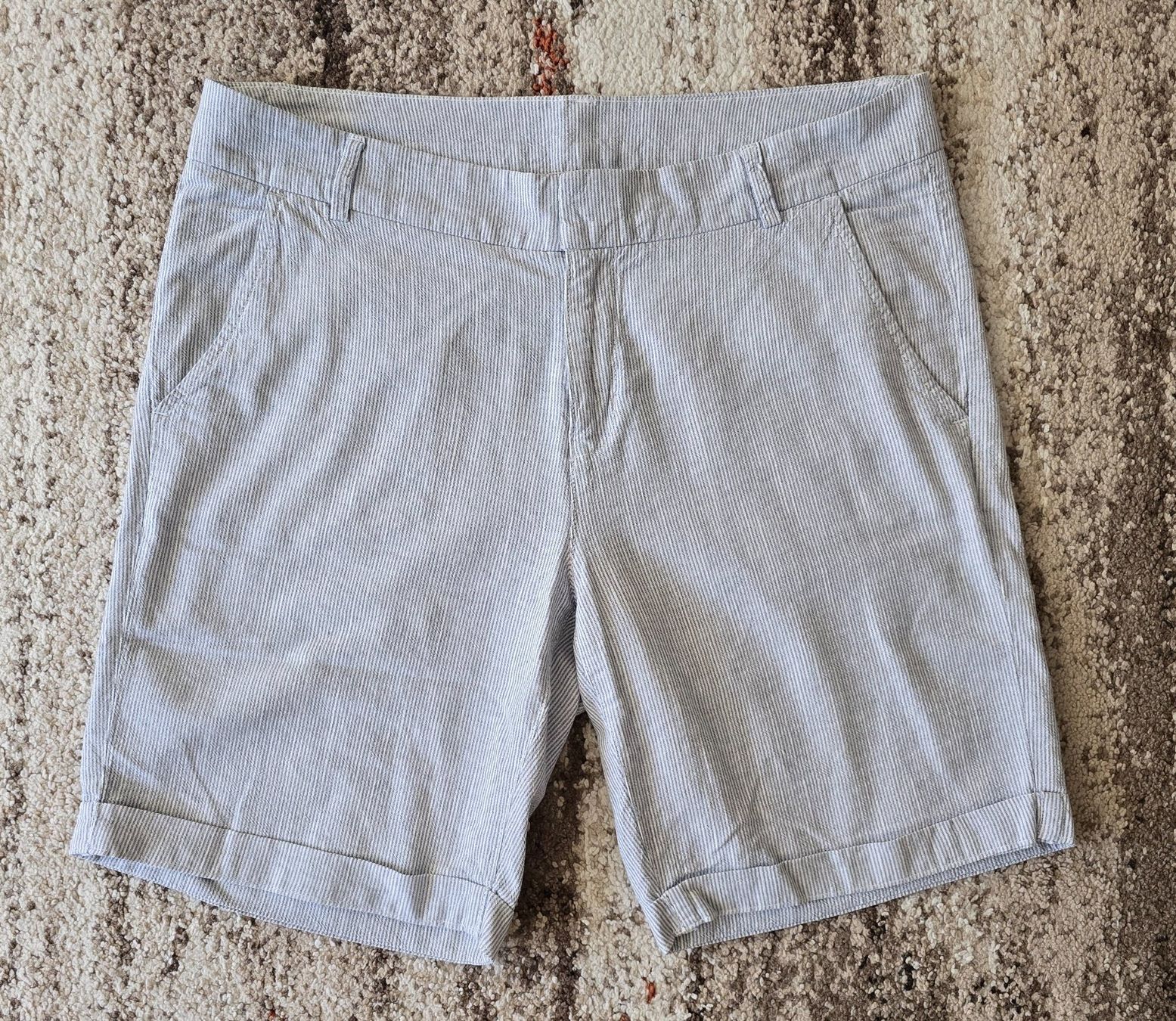 H&M Pantaloni: Damen Shorts H&M Gr. 40 – Nuovo (secondo la descrizione) da Wabern venduto da Irakene 1
