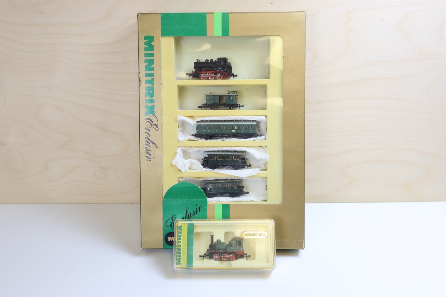 Trix Modellini di ferrovie: Minitrix Dampfloks + Personenwagen Set – Usato da Winterthur venduto da Monstera 4