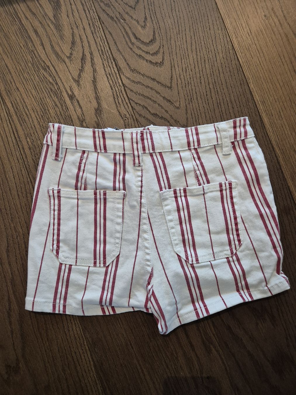 Pantaloni: Sommer Shorts Gr. 164 gestreift rot/weiss – Usato da Unterägeri venduto da Idecurtins 1