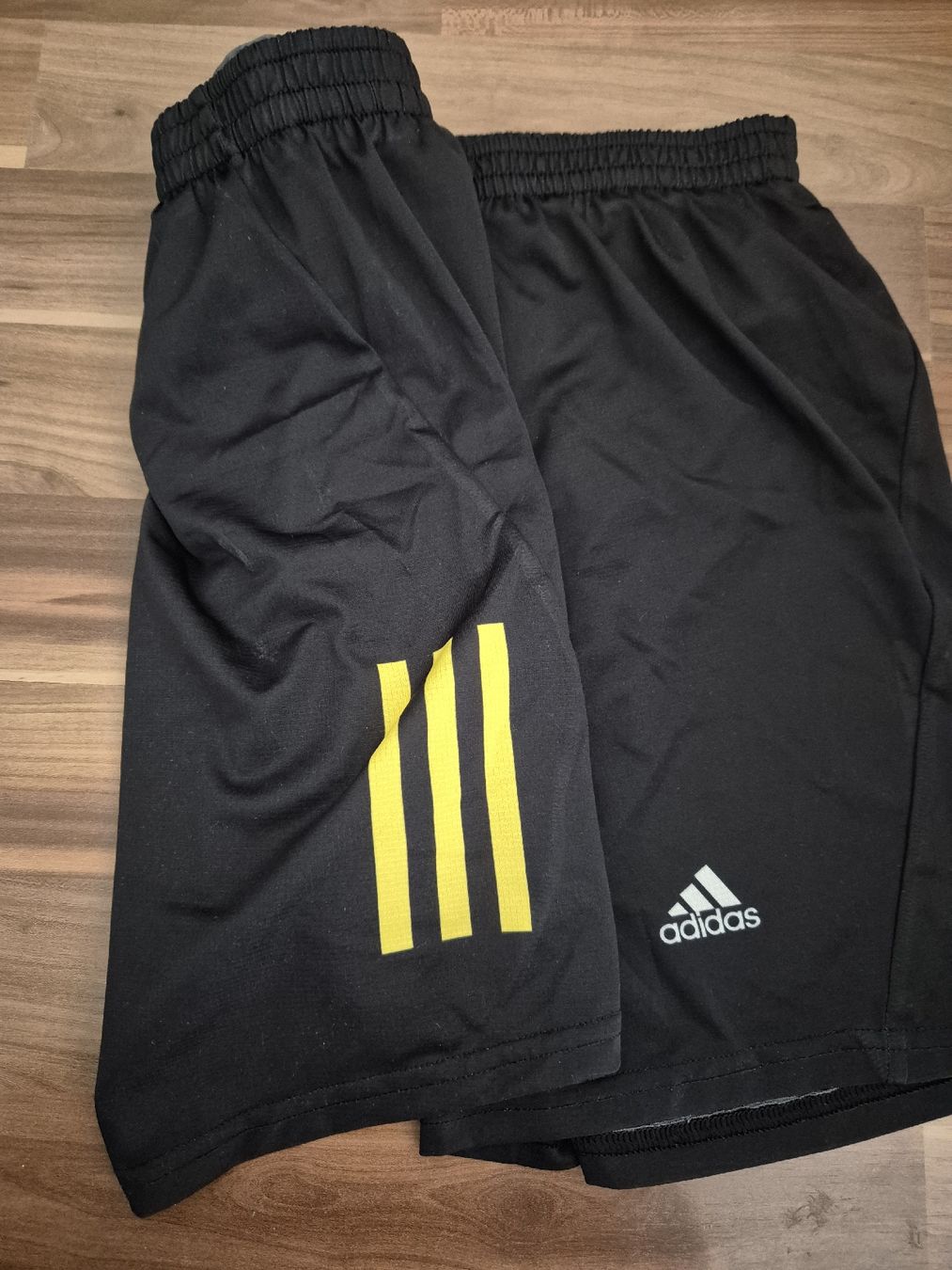 Adidas Hosen: Coole dünne Adidas Shorts Gr. 146-152 – Gebraucht aus Therwil von Twista11 2