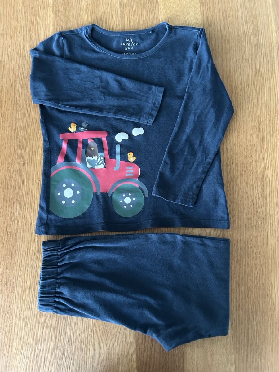 Tchibo Pigiama & Simili: Tchibo Pyjama Traktor Gr. 110/116 Dunkelblau – Usato da Schwarzenbach SG venduto da bienchen22