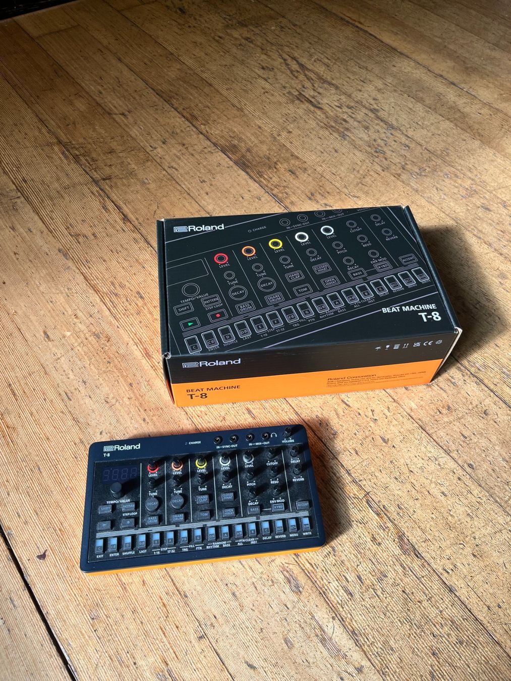 Roland Musikinstrumente: Roland T-8 AIRA COMPACT Beat Machine – Gebraucht aus Bern von kuno.bern