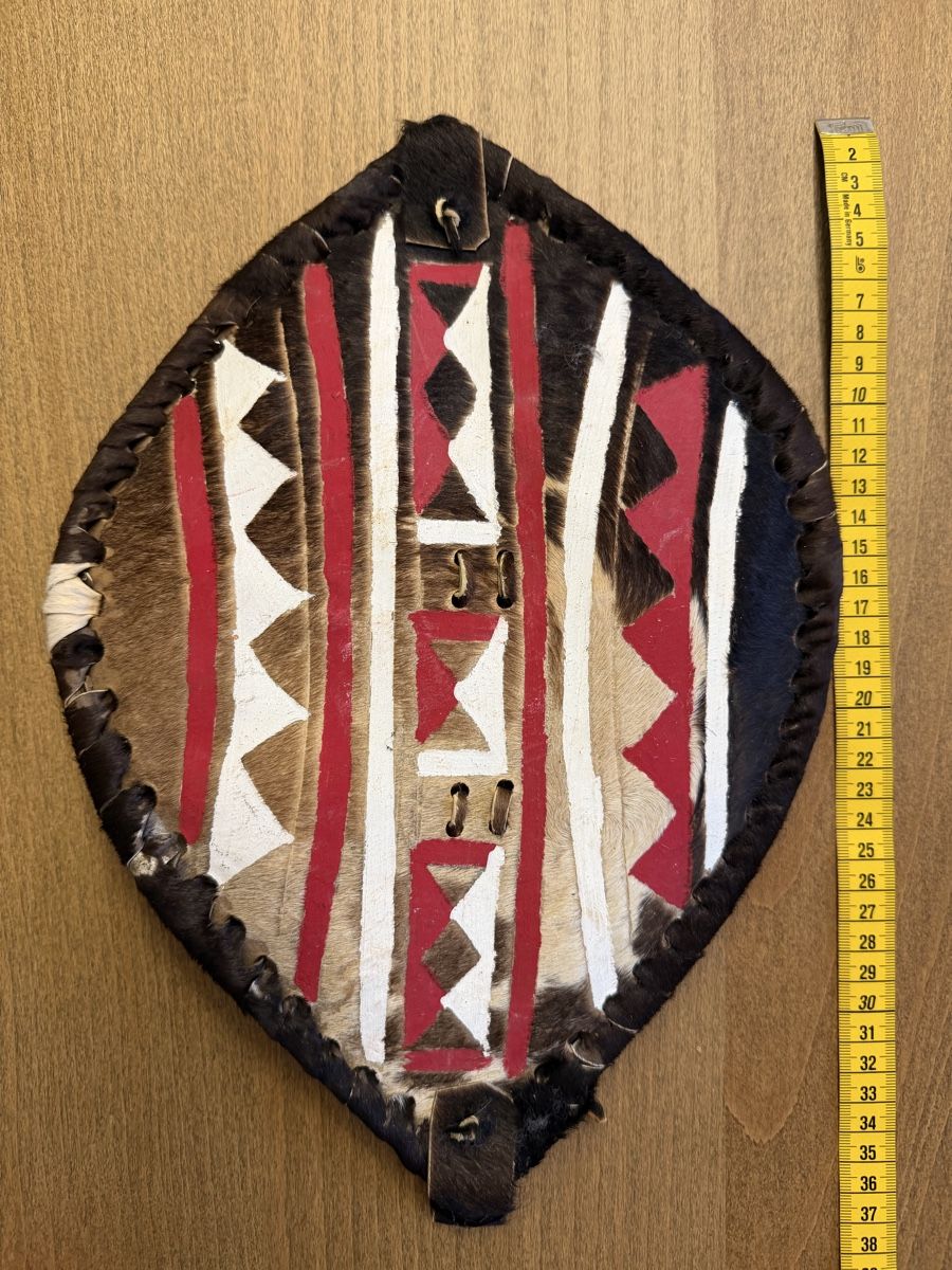 Tutte le decorazioni: Maasai leather shield – Usato da Zürich venduto da ant_sjm9