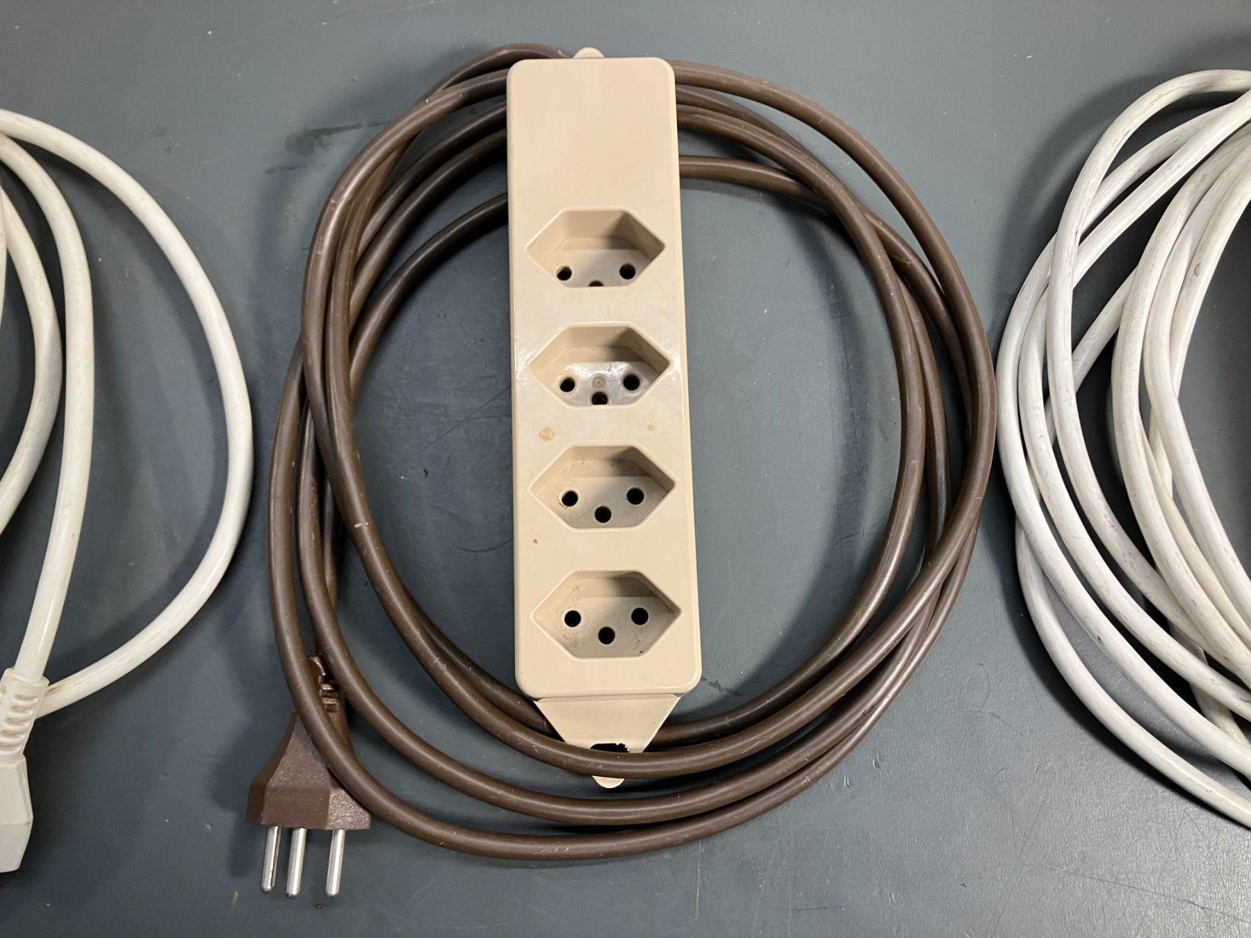 Stromzufuhr: Post. div. Stromsteckleisten ohne Schalter ab 1.- – Gebraucht aus Lichtensteig von Buy24International 2