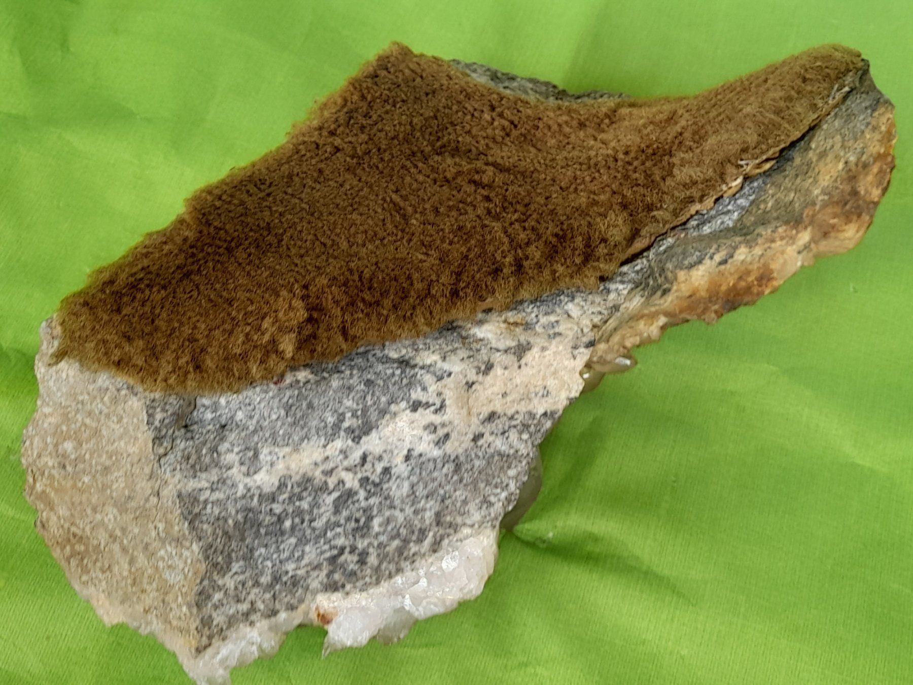 Minerali & Pietre curative: Bergkristall-Stufe gross – Usato da Aeschi b.Spiez venduto da 52_wochen 8