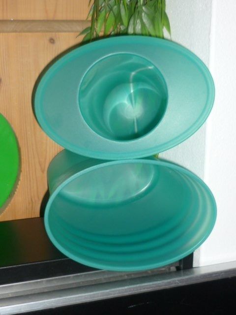Tupperware Contenitori & Simili: TUPPERWARE FÜR WEIN-WASSER..FLASCHEBEHÄLTER... – Usato da St.Gallen venduto da Anso 3