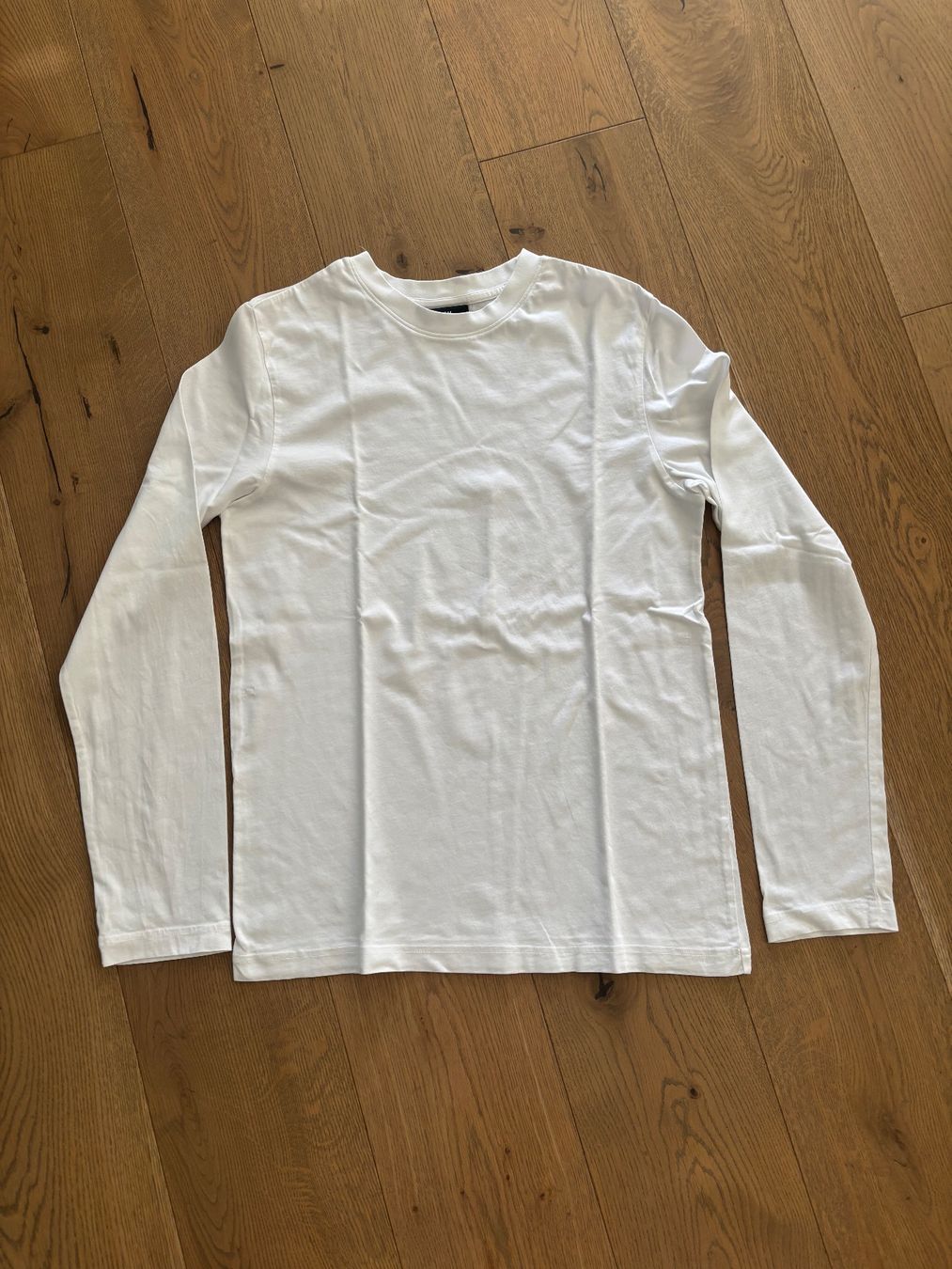 H&M T-shirts: 3er-Pack Basic Longsleeves in weiss, braun/grau, Schwarz – D'occasion à Trübbach par Nico.Broder 1