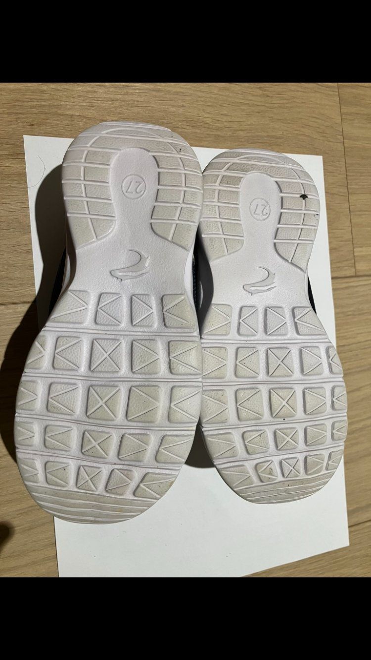 Scarpe per ragazzi: Kinder Sportschuhe Grösse 27 – Usato da Würenlos venduto da Eulenpostuhu 2