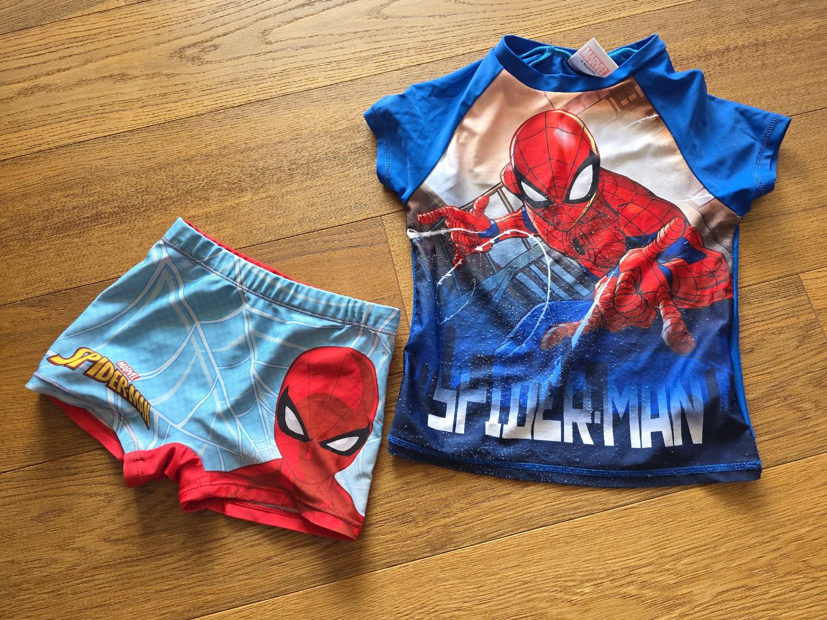 Costumi da bagno: Bade-Set Spiderman blau/rot Grösse 104/110 gebraucht – Usato da Zell LU venduto da claro62