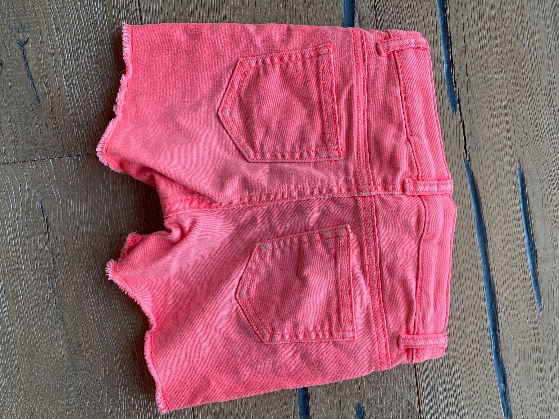 H&M Pantaloni: H&M Mädchenshorts Gr. 116 – Usato da Himmelried venduto da Dievole 1