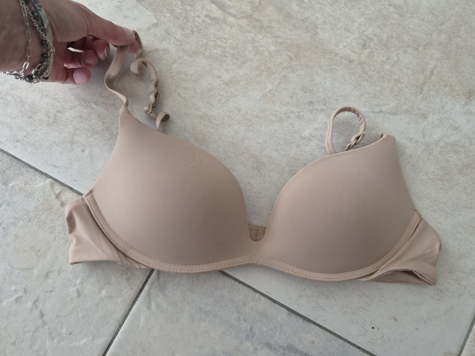 Autres dessous: Seamless-BH Nude, Grösse 75A – D'occasion à Niederrohrdorf par Miripfiri
