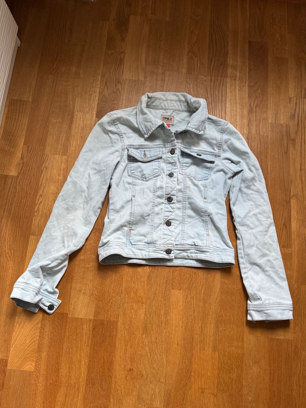 Only Jacken: ONLY Jeansjacke hellblau Gr. 38 Übergangsjacke Frühling – Gebraucht aus Zürich von sunny26