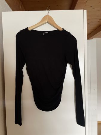 schwarzes Langarmshirt von H&M, Gr. M, mit Raffung seitlich