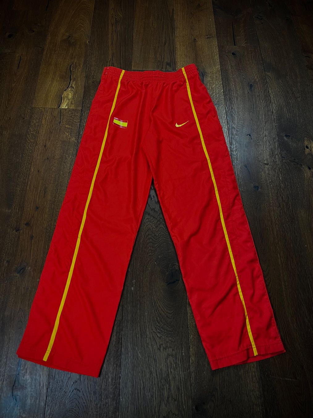 Nike Pantaloni: Rote Nike Trainingshosen – Nuovo (secondo la descrizione) da Lindau venduto da KT_Vintage