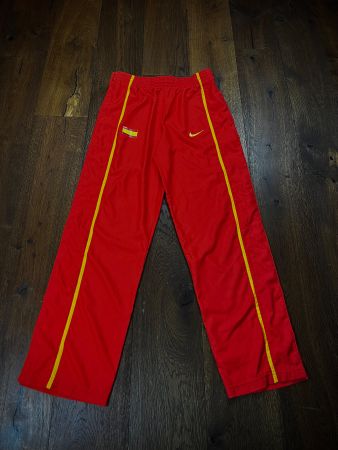 Rote Nike Trainingshosen