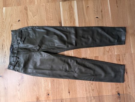 Khaki Kunstlederhose, XS/32, neuwertig Vero Moda