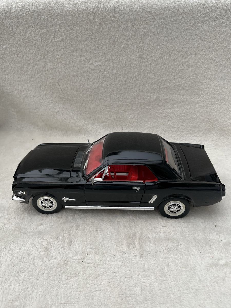 Ford Modellini d'auto: Ford Mustang 1964 – Nuovo e nell'imballaggio originale da Oberweningen venduto da mer_2yn9 4