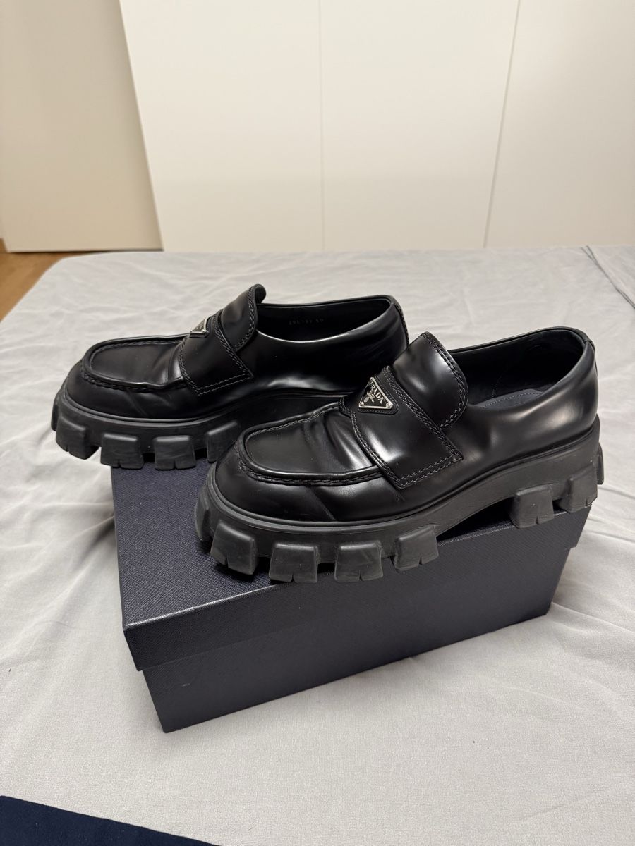 Chaussures hommes: Prada Monolith Leather Loafers – D'occasion à Morges par  2
