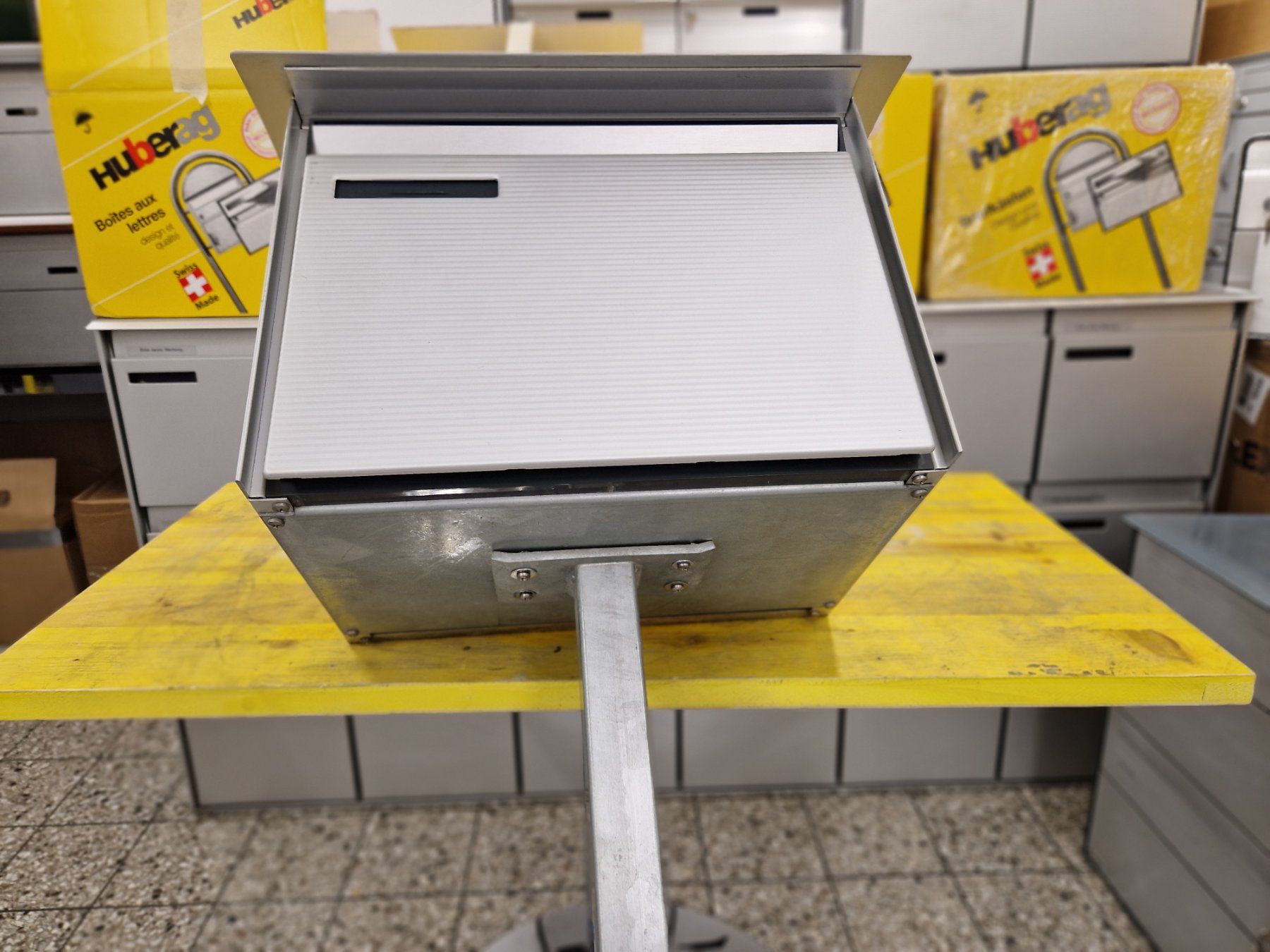 Sonstiges für Haushalt & Wohnen: Standbriefkasten ( Schweizer AG ) – Gebraucht aus Wiler b.Utzenstorf von bamaa-shop 3