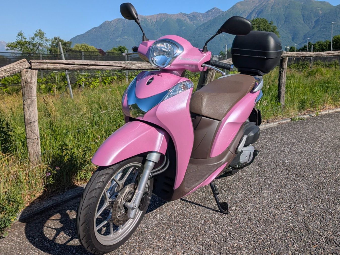 Honda Scooter: Honda SH 125 i Mode pink – Usato da Losone venduto da Manga_79