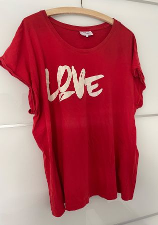 T-Shirt rot mit Schriftzug Love, Grösse L