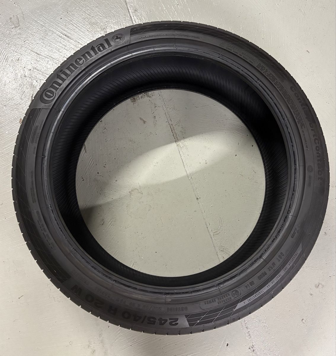 Pneus & Roues: 2x 245/40 R20 Continental  – D'occasion à Derendingen par per_gwh9 3