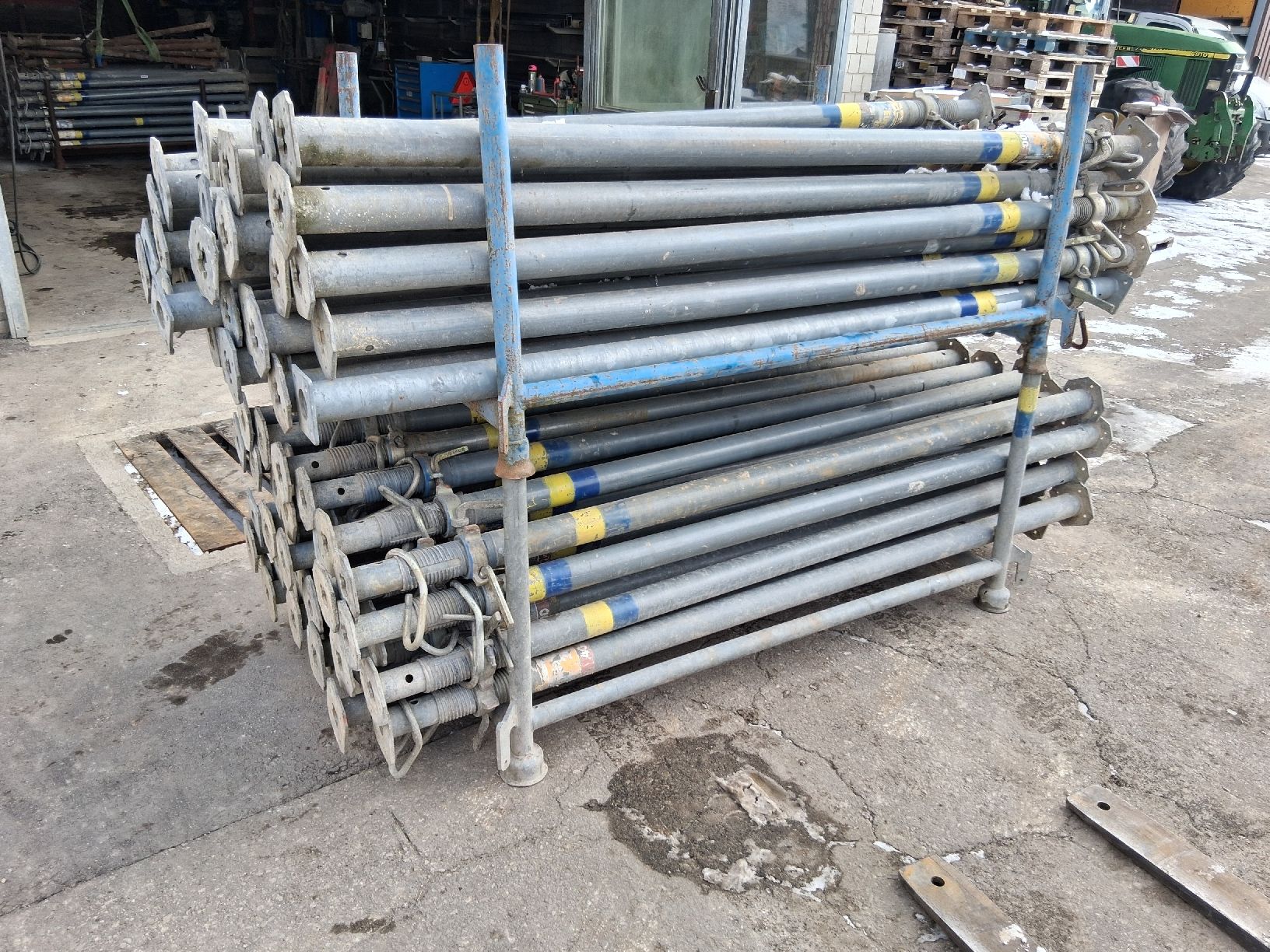 Tutti gli attrezzi: Deckenstützen Doka 20/400 – Usato da Eriswil venduto da Bagger014