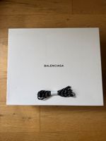 Balenciaga Schuhbox XL & Ersatzschnürsenkel Triple S