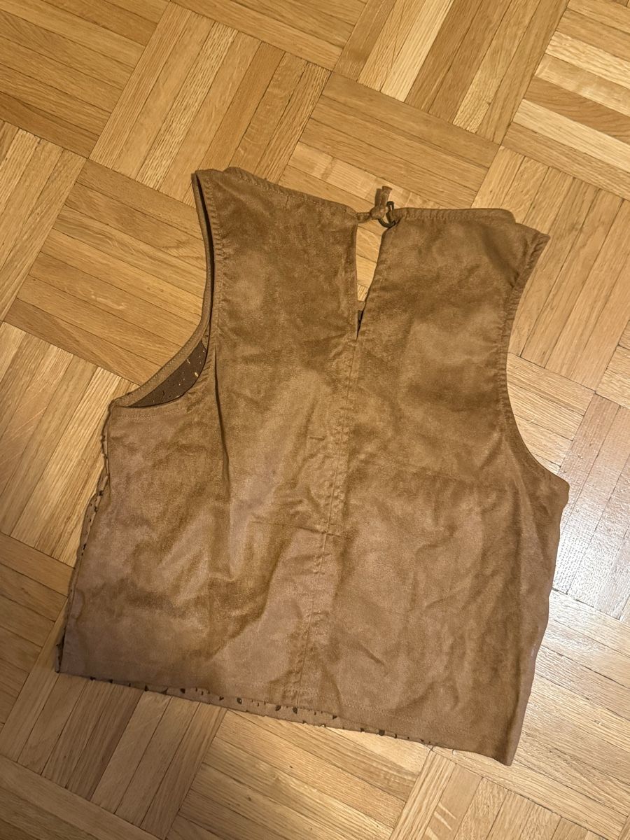 Bershka Top: Haut sans manches en daim – Nuovo (secondo la descrizione) da Grand-Lancy venduto da saf_tlt2 1