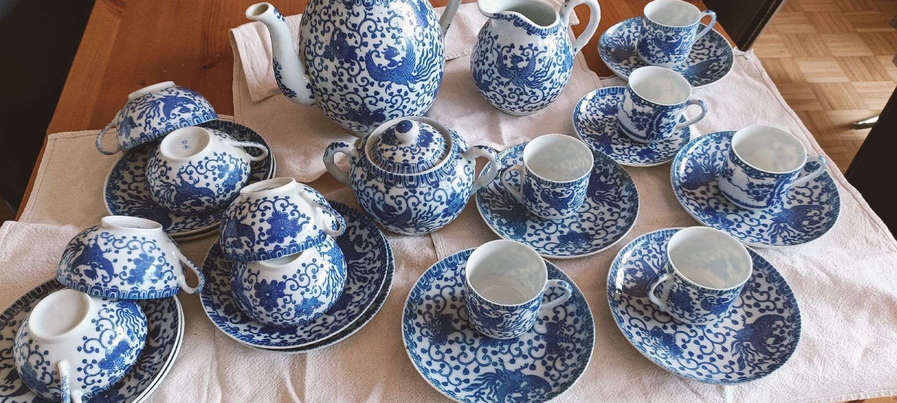 Set di piatti: Set tazzine e caffettiera blu e bianche con fenice . Japan  – Usato da Lugano venduto da ycd_rv8h 2