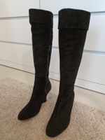 French Connection Plateaustiefel aus schwarzem Wildleder