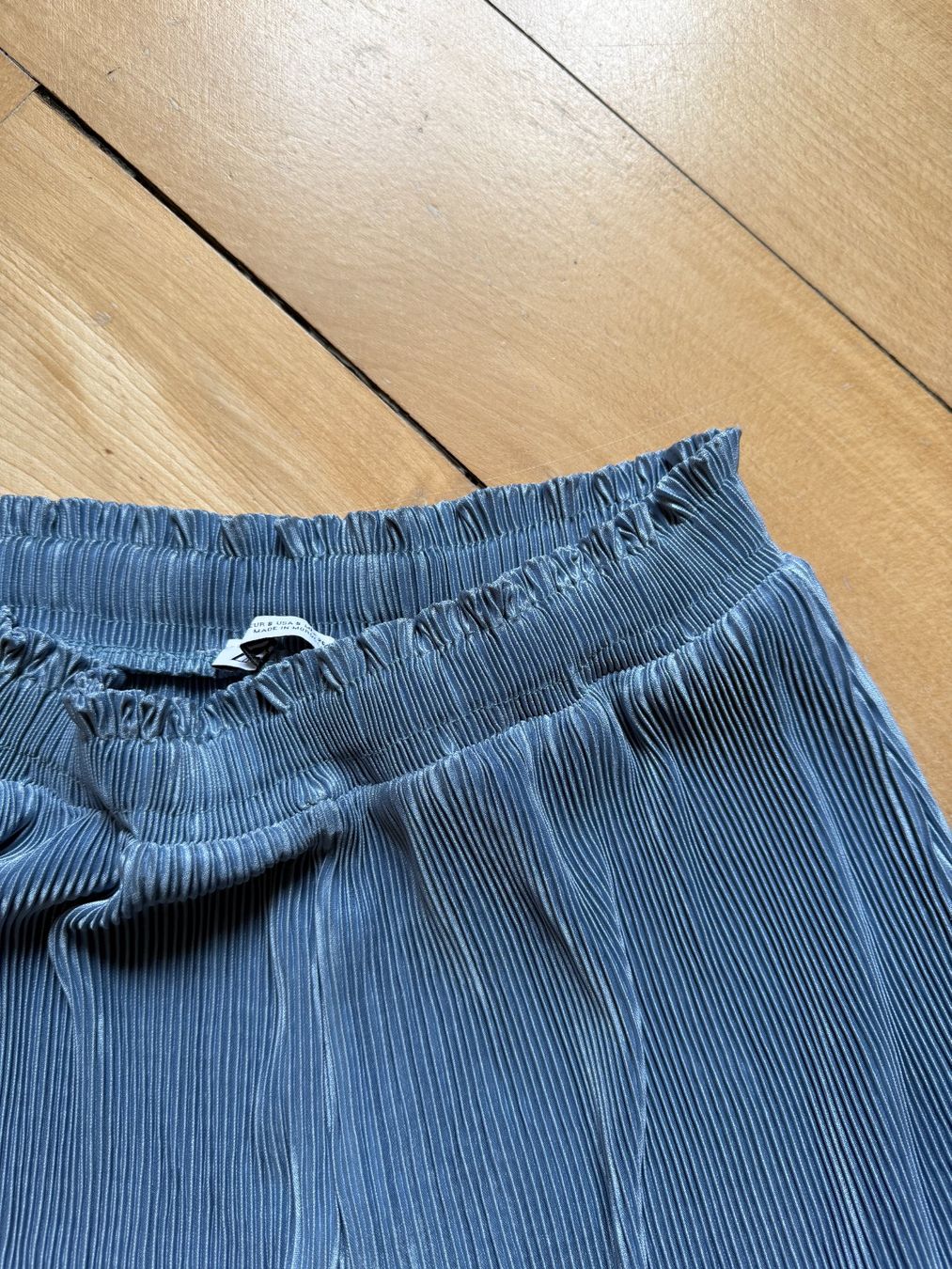 Zara Pantaloni: ZARA - Plisseeshorts pastellblau S – Usato da Zürich venduto da Diazaio 1