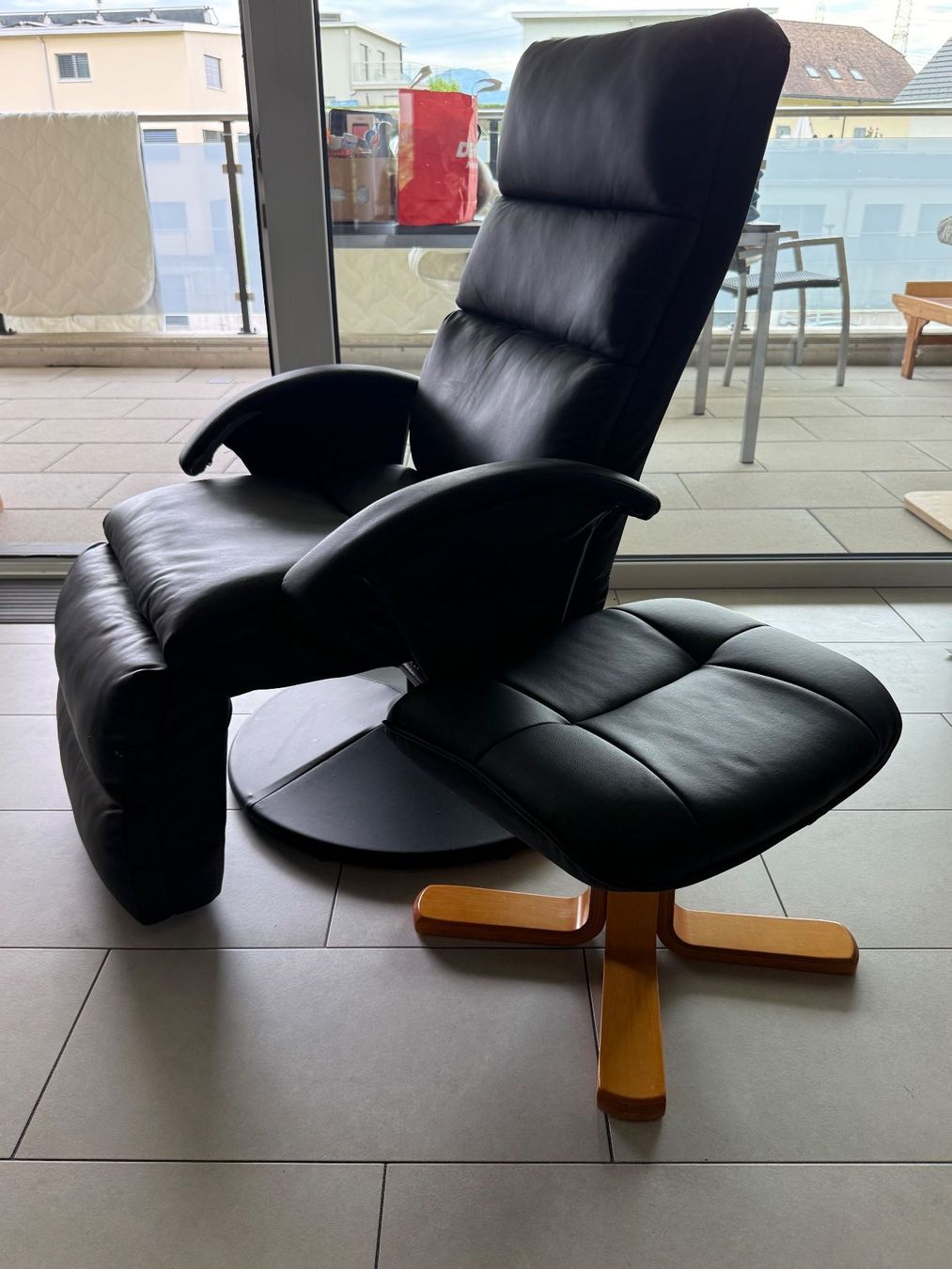 Poltrone: Sessel mit Hocker schwarz Leder guter Zustand – Usato da Eschenbach SG venduto da sar_hw8f 1
