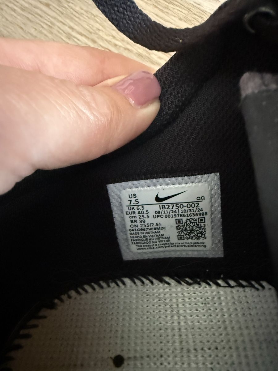 Nike Chaussures femmes: Nike Sneaker schwarz Grösse 40.5 – D'occasion à Rubigen par Elmacino 3