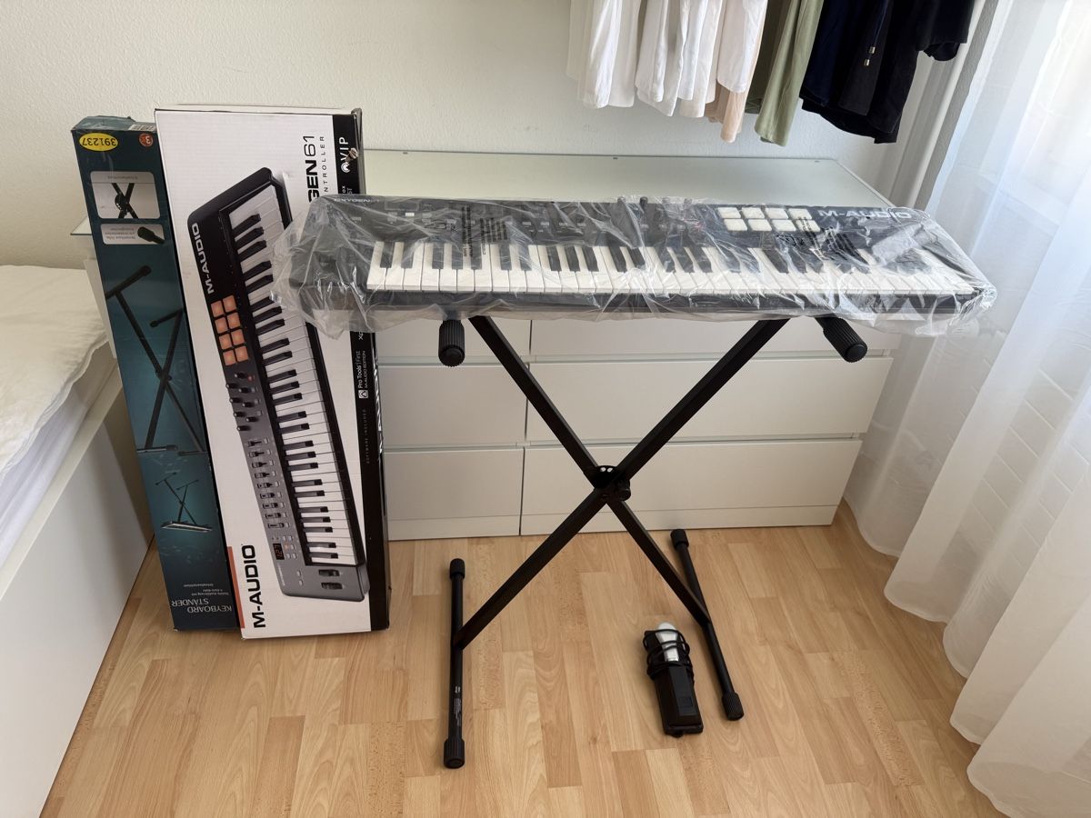 M-Audio Strumenti musicali: M-Audio Oxygen 61 Keyboard Controller USB MIDI guter Zustand – Nuovo (secondo la descrizione) da Zürich venduto da Denise-8050