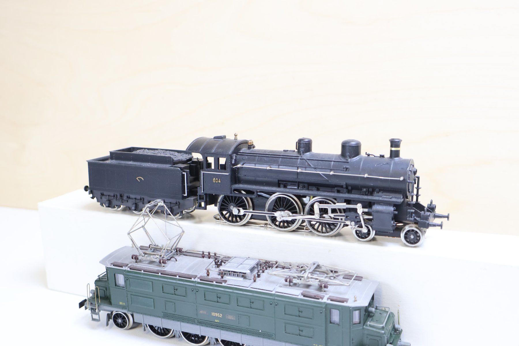 Liliput Modellini di ferrovie: Doppelpack 2 x Liliput SBB Dampflok / Ae 4/7 E-Lok H0 AC – Usato da Winterthur venduto da Monstera 3