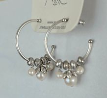 Elegante Creolen mit Perlen Design - A&C neu
